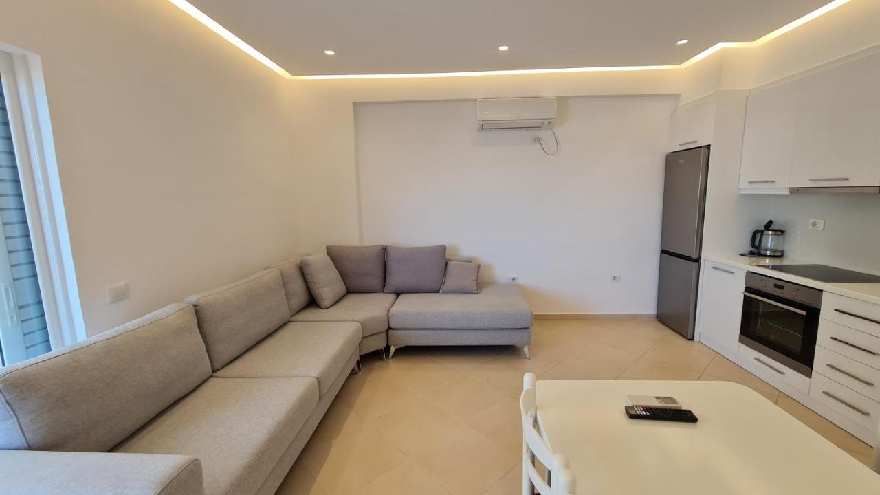 Sea And City View Apartment Sarandë Buitenkant foto