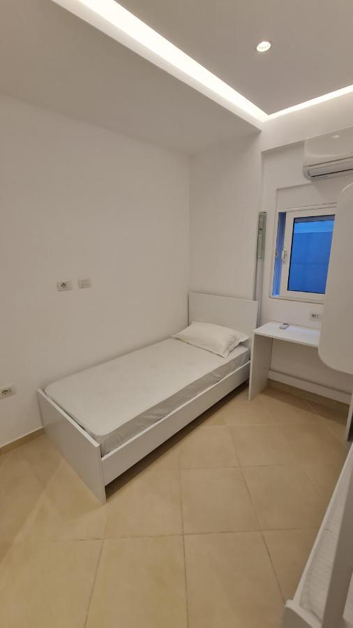 Sea And City View Apartment Sarandë Buitenkant foto