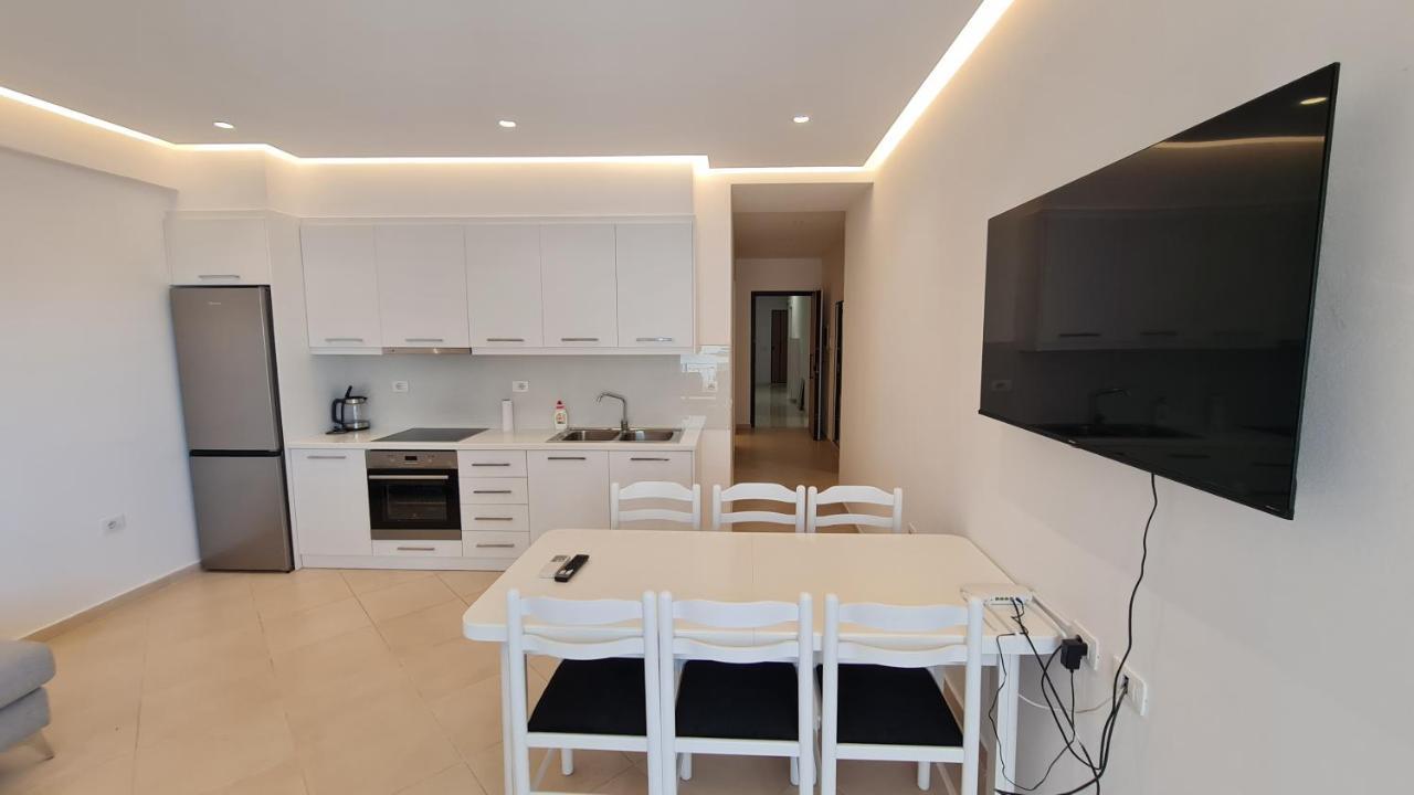 Sea And City View Apartment Sarandë Buitenkant foto