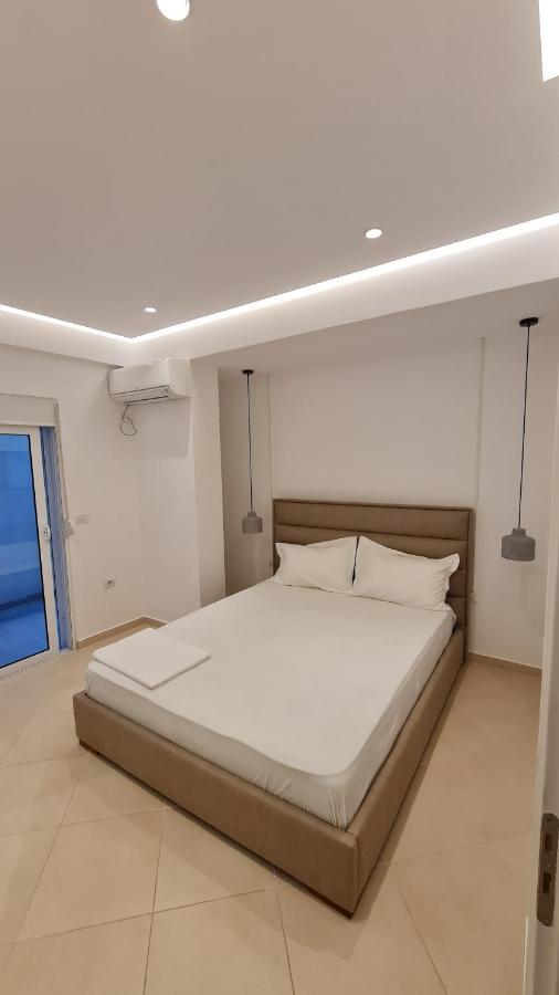 Sea And City View Apartment Sarandë Buitenkant foto