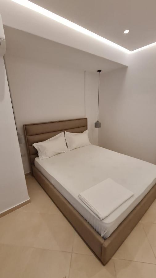 Sea And City View Apartment Sarandë Buitenkant foto