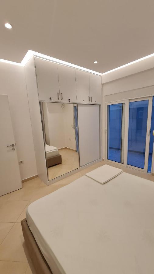 Sea And City View Apartment Sarandë Buitenkant foto