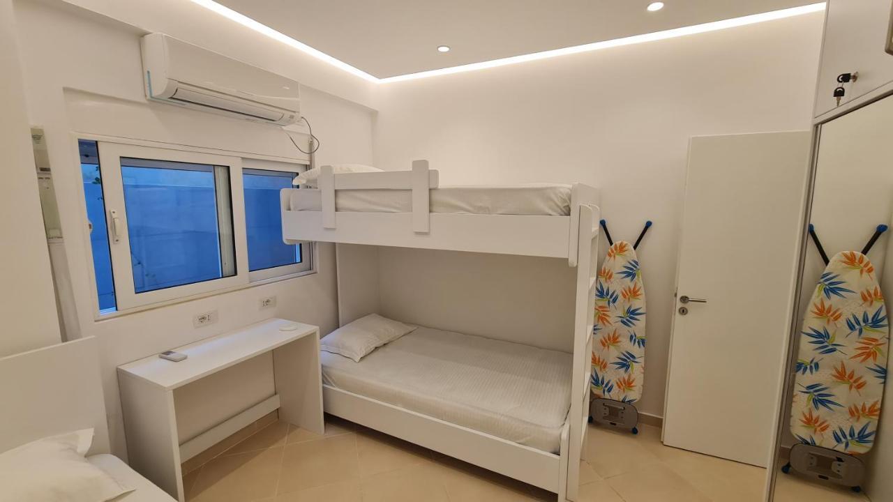 Sea And City View Apartment Sarandë Buitenkant foto
